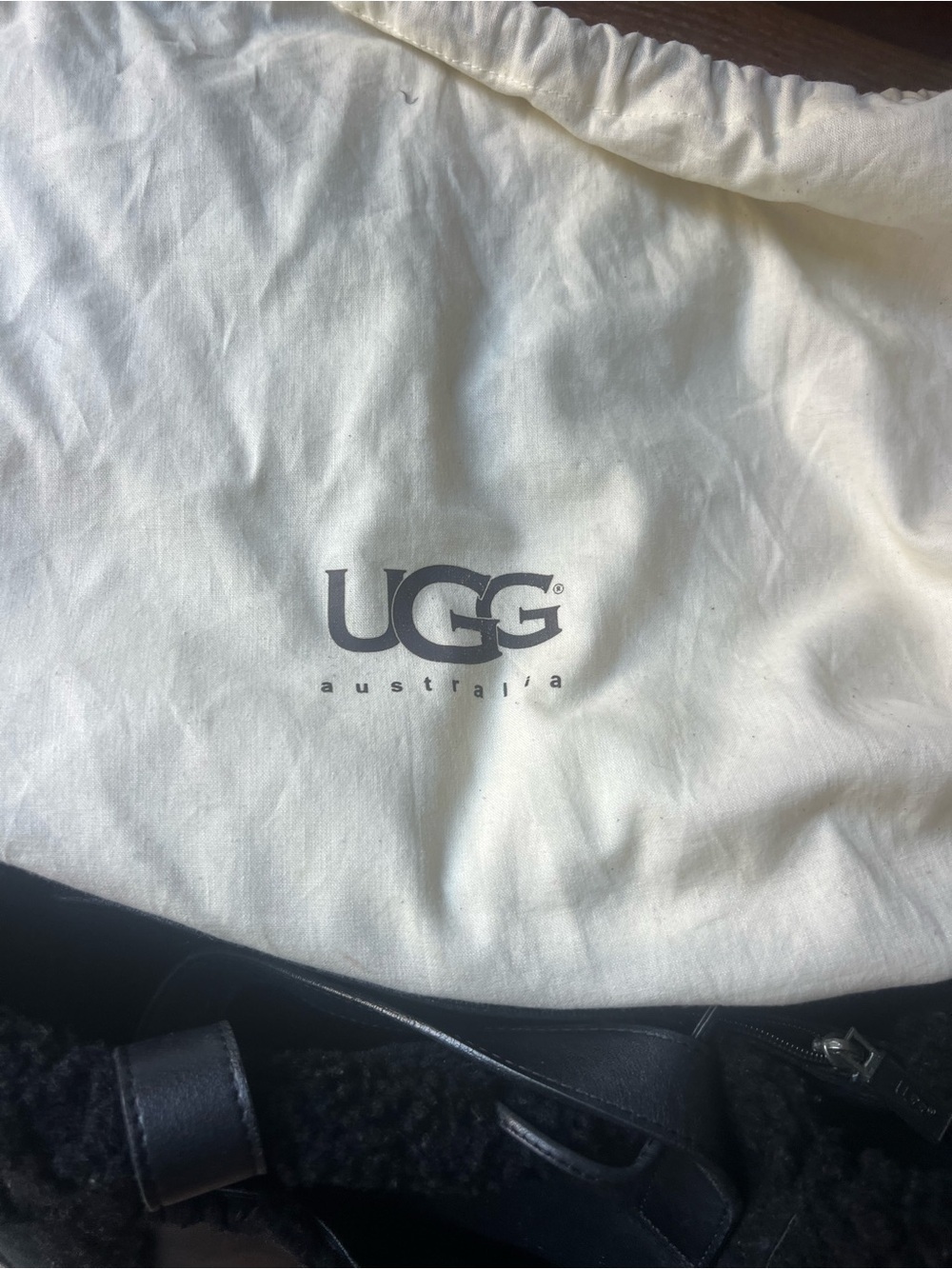UGG Black Vintage Grab Shearling-Trim Leather Tote Bag - Picture 2 of 7